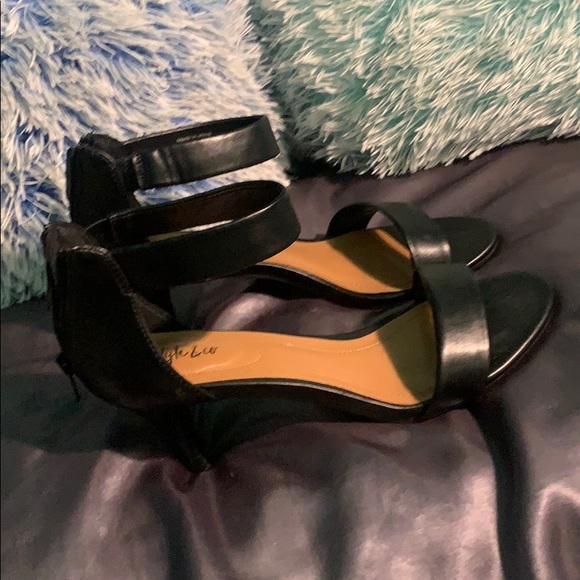 Heels - Picture 3 of 3